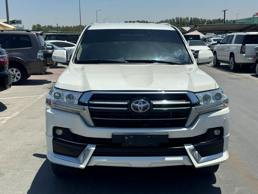 Toyota Land Cruiser 2014 — photo 1 of 10