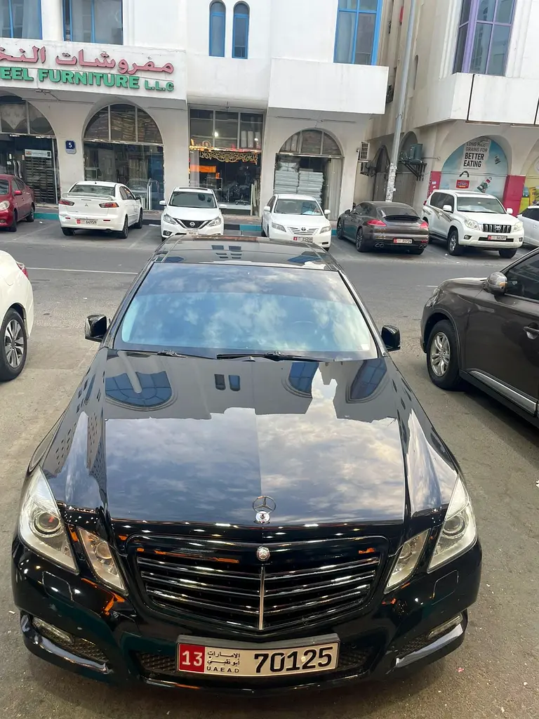 Mercedes-Benz E-Class 2010 — photo 1 of 9