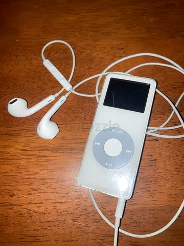 White Apple iPod Nano 1st Generation 1gb with Charger
