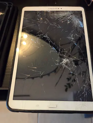 Samsung Galaxy Tab with cracked screen