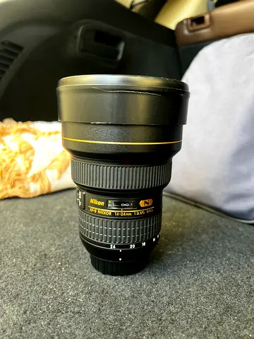 Nikon AF-S 24-70 mm Lens (Good Condition)