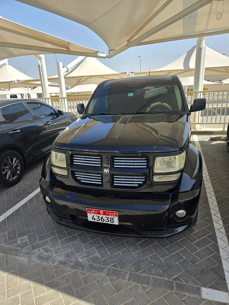 Dodge Nitro 2011 — photo 1 of 6