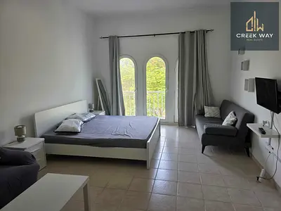 Spacious studio Next to Metro Station