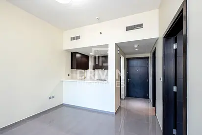 Ready to Move in | Mid Floor | Spacious Layout