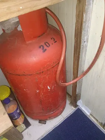 Used LPG Gas Cylinder (20 lb) with Hose - Good Working Condition