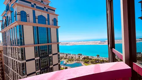 Luxury 4BR in prime location with sea view