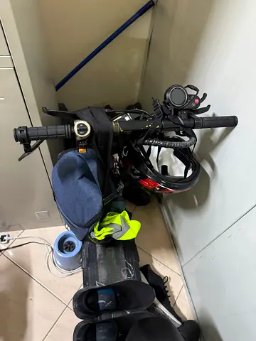 Foldable electric scooter with helmet and accessories - good condition