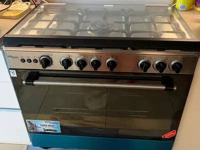 Super general  5 Burners and Large Oven — Good Working Condition