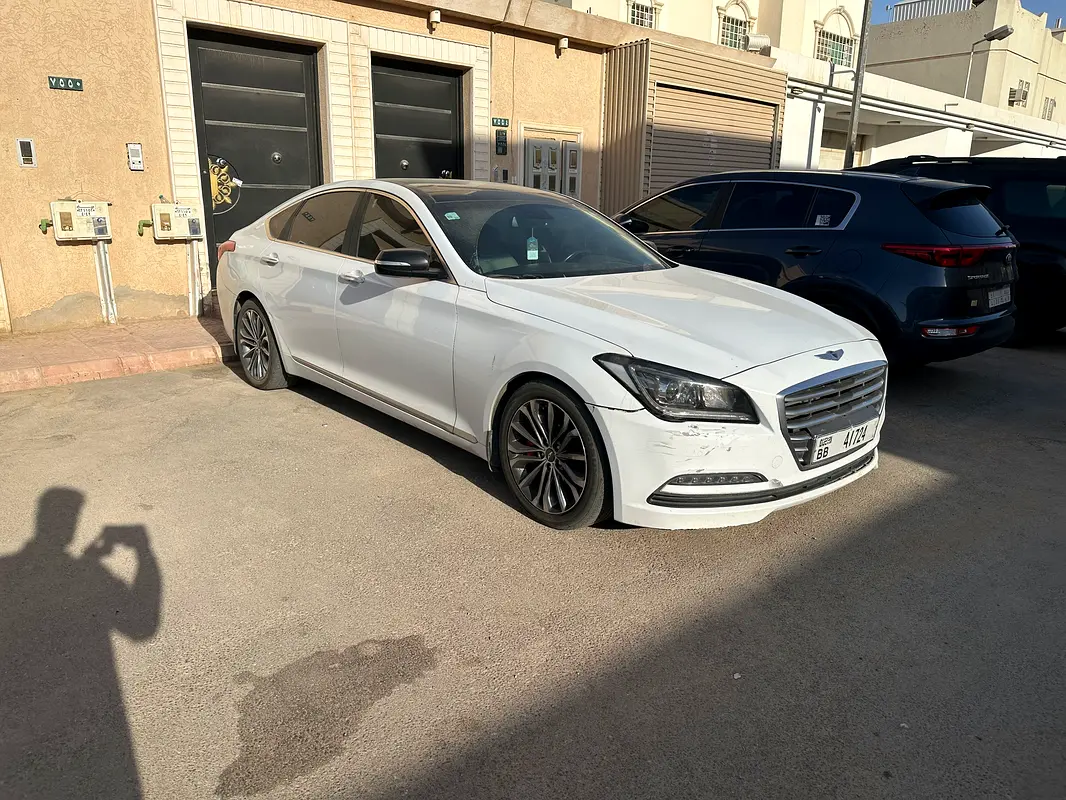 Genesis G80 2016 — photo 1 of 4