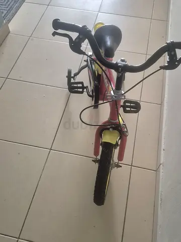 Kids 3 to 6 years Bicycle with Training Wheels - Good Condition