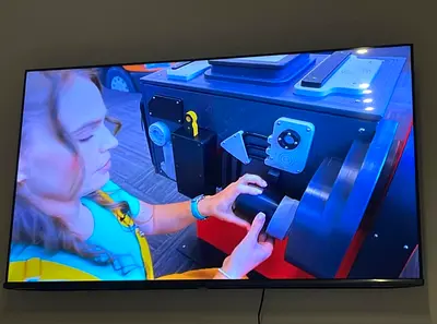 Hisense 55 UHD smart tv with original remote and back stand