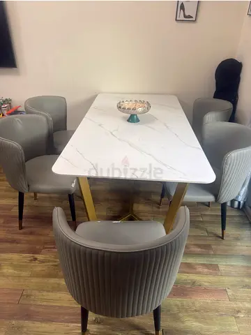 Marble-Effect Dining Table with 6 Grey Upholstered Chairs