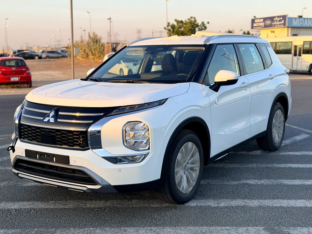 Mitsubishi Outlander 2026 — photo 1 of 20