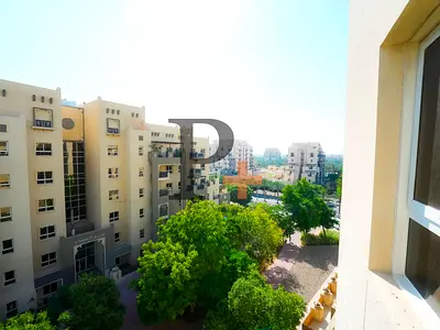 VACANT | NEAR TO COMMUNITY | HUGE TERRACE