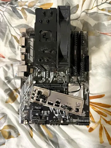 ASUS/Generic ATX Motherboard with Installed CPU Cooler