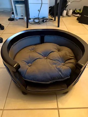 Luxuries dog bed 300 AED