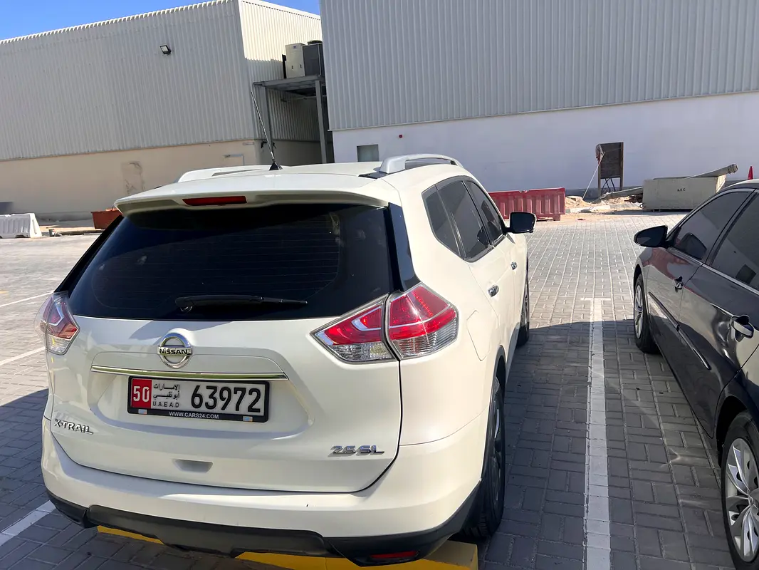 Nissan X-Trail 2015 — photo 1 of 7