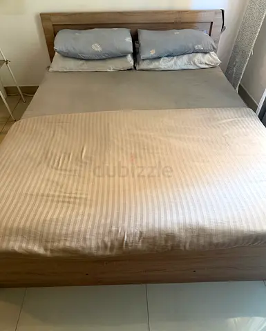 Queen size wooden bed frame with headboard - light oak finish (without mattress / pillows and duvet)