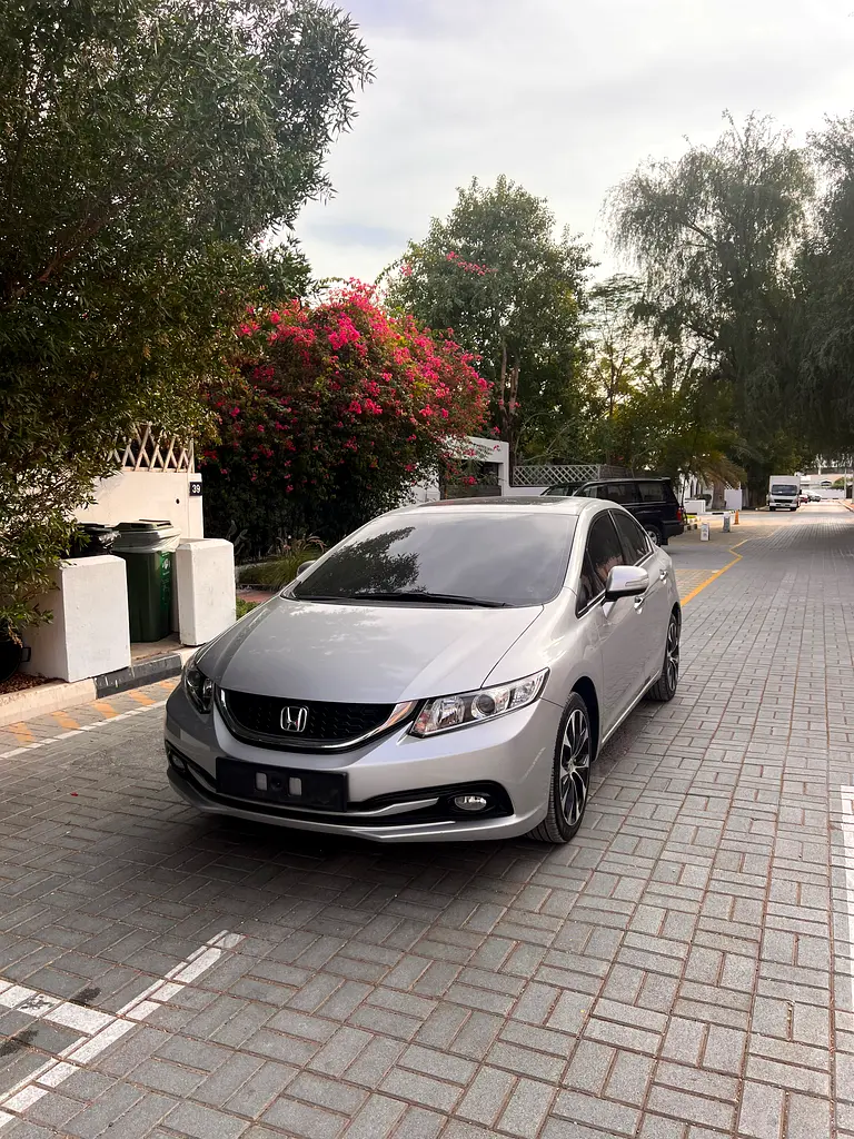 Honda Civic 2015 — photo 1 of 10
