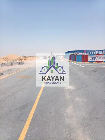 من المالك مباشر - للتنازل أرض صناعية 107,000 قدم²، عقد 20 سنة، إيجار 1.50 درهم للقدم، متاحة لجميع الجنسيات
