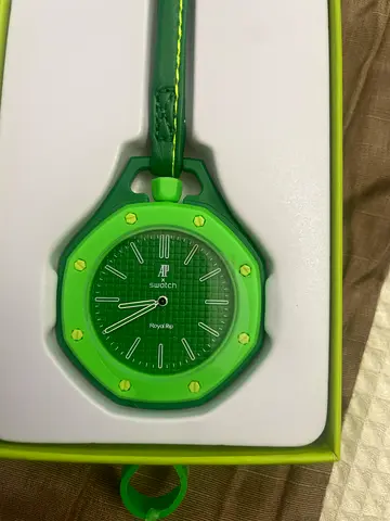 Royal pop Green Swatch Pocket/Clip Watch in Box - Good Condition