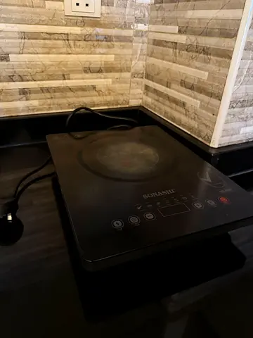 Portable single-burner induction hob in good working condition / Contact by WhatsApp