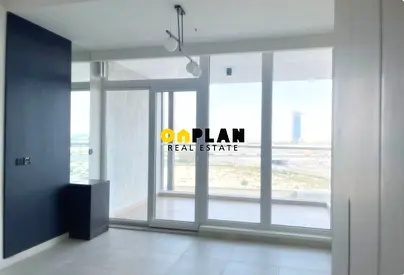 Modern Studio | Boulevard View | Invited Balcony