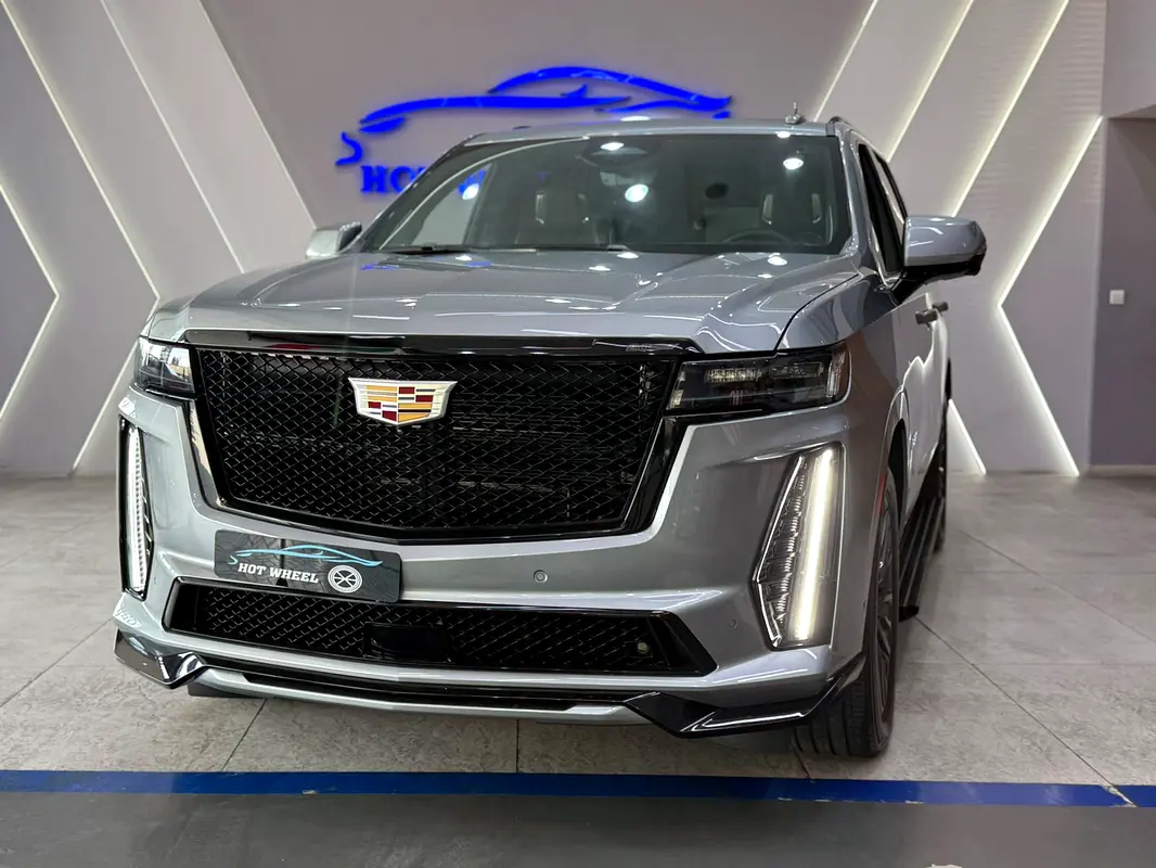 Cadillac Escalade 2024 — photo 1 of 16