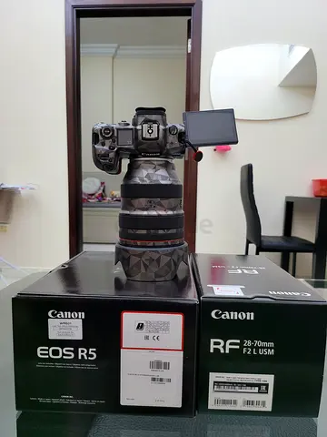 CANON EOS R 5 BODY AND RF 28-70MM F2 WITTH SPEEDLITE