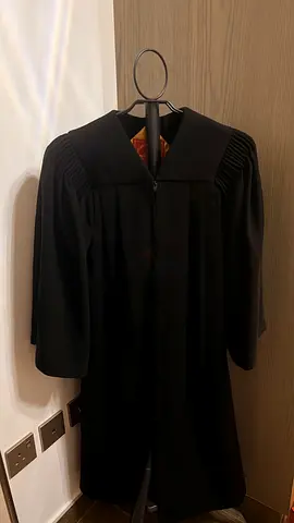 Black Graduation Gown / Academic Robe - excellent  Condition ( university of sharjah)