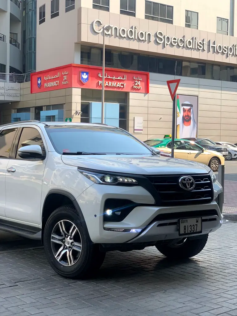 Toyota Fortuner 2018 — photo 1 of 8