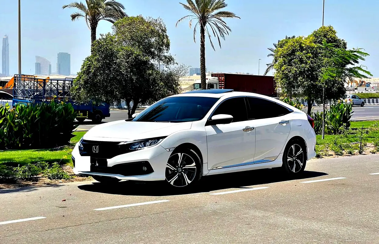 Honda Civic 2020 — photo 1 of 15