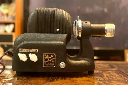 Vintage Master Slide Projector by Kawaguchi Seisakusho - Working