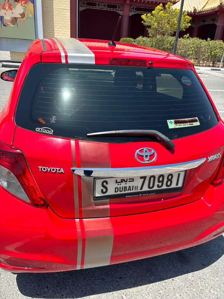 Toyota Yaris 2012 — photo 1 of 5