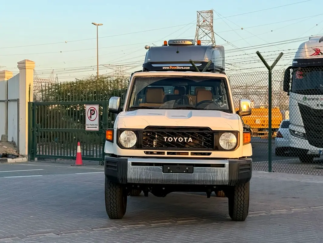 Toyota Land Cruiser 70 Series 2025 — photo 1 of 11