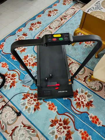 Compact foldable treadmill - light use, working fine