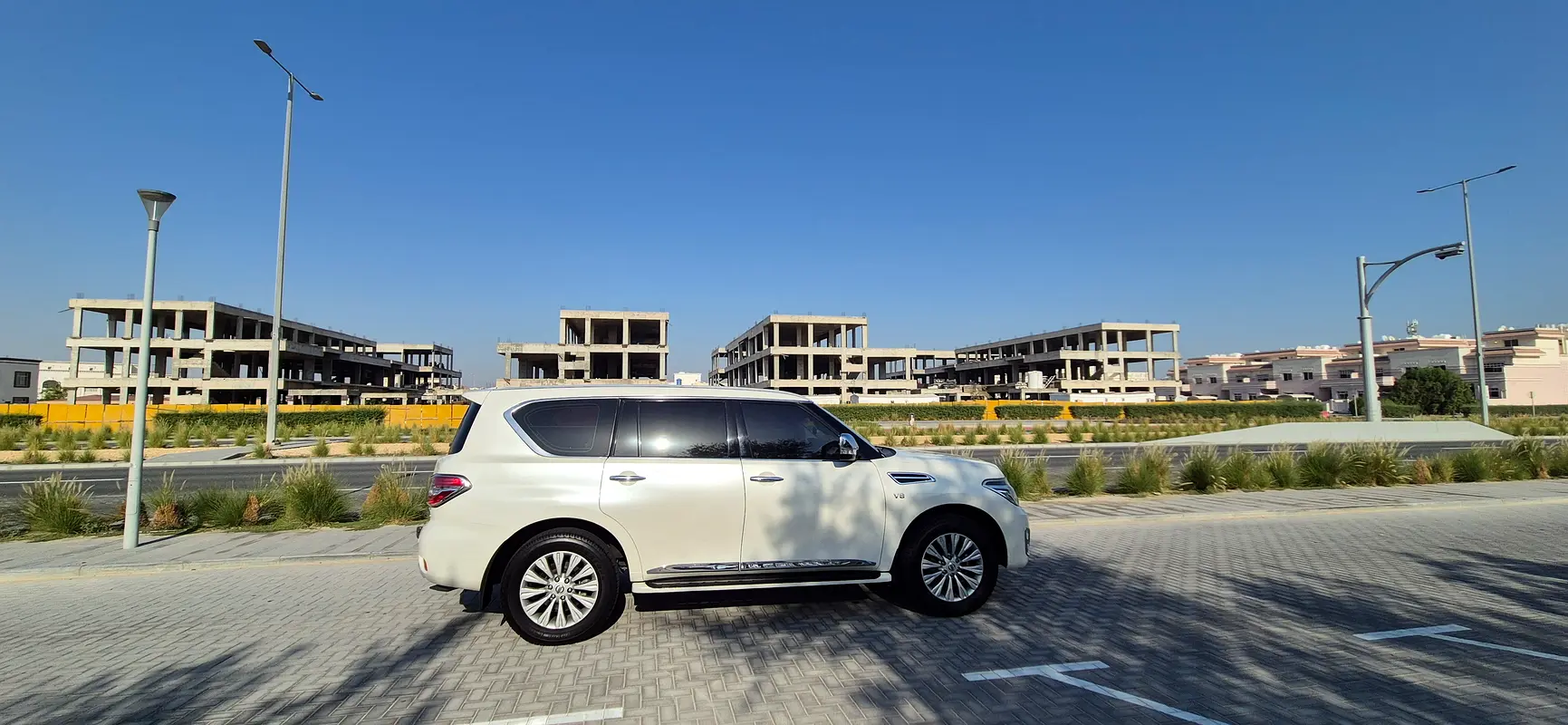 Nissan Patrol 2017 — photo 1 of 2