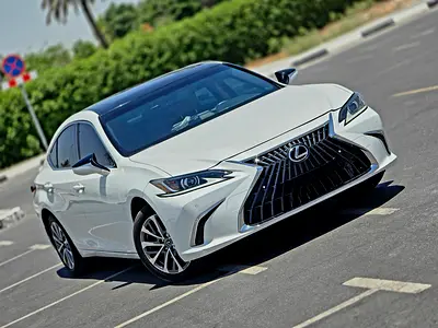 Lexus ES 300h Platinum 2023 | GCC Specs | Hybrid Excellence