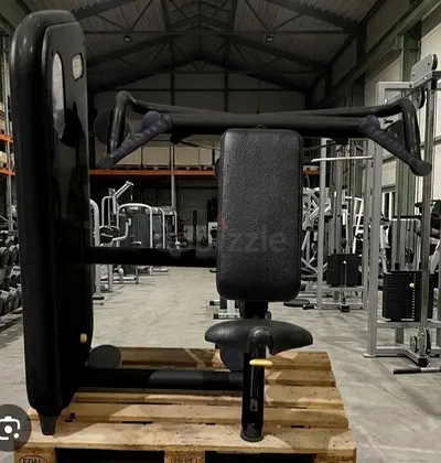تمرين ضغط الكتف من تكنوجيم إليمنت Shoulder Press Technogym Element
