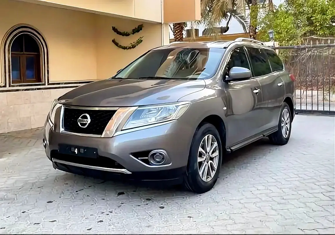 Nissan Pathfinder 2015 — photo 1 of 6