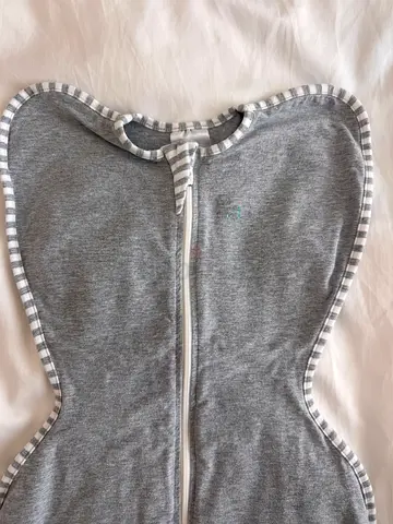 Love to dream swaddle up Size M (0-6 months) Grey zip-up baby sleep sack 1.0 tog 6-8.5kg