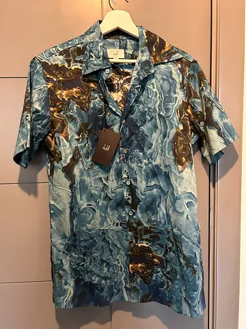 Mens short-sleeve blue marble print shirt - size M, new with tags