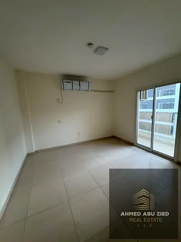 3 bedrooms, including a master bedroom; very large living room; spacious and equipped kitchen; 2 ba