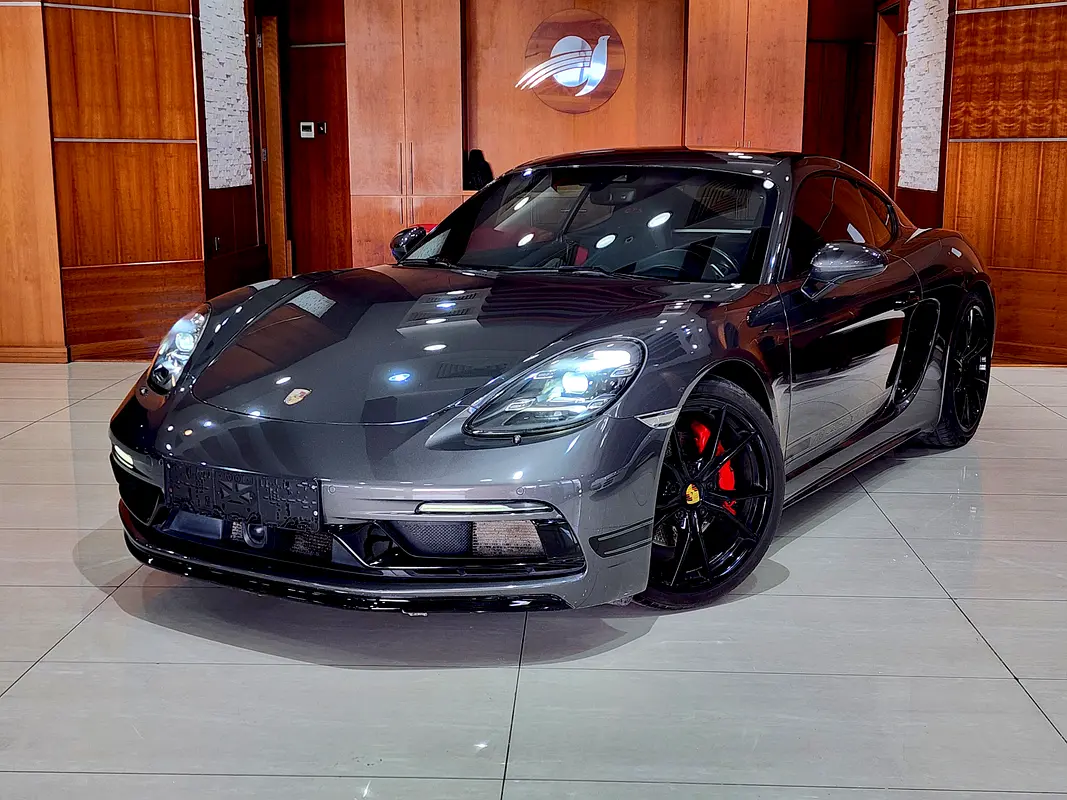 Porsche Cayman 2018 — photo 1 of 15