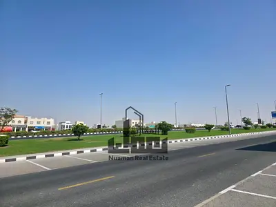 الصناعية بالشارقة ✨  📍 الموقع: المنطقة الصناعية 18 – أرض المستودعات 📐 مساحة الأرض: 12,916 قدم مربع 🏗 التصريح: مستودعا