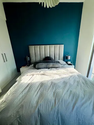 Queen Bed Frame (160 x 203 cm)