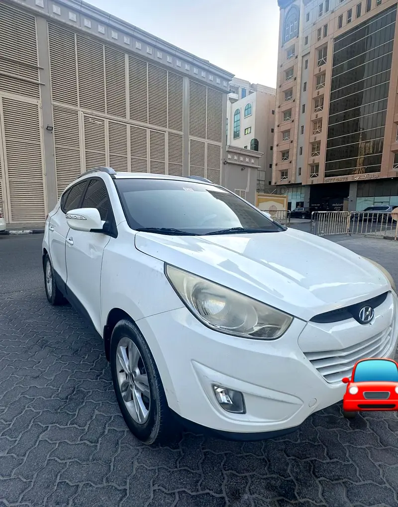 Hyundai Tucson 2013 — photo 1 of 3