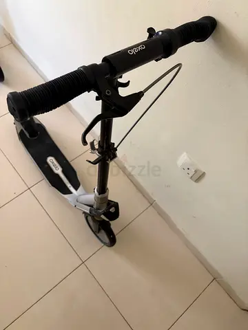 Oxelo Foldable Kick Scooter — Good Condition, Lightweight Commuter