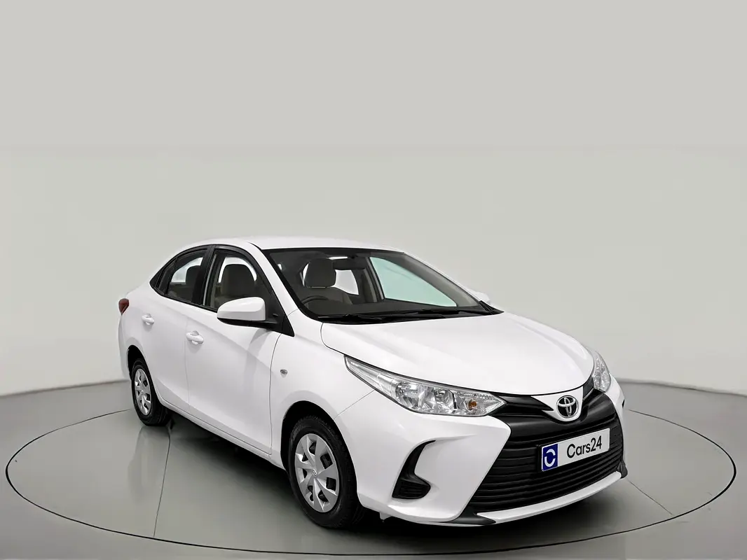 Toyota Yaris 2022 — photo 1 of 12