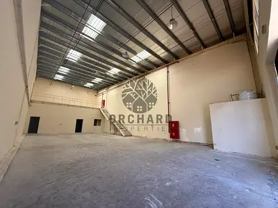 WAREHOUSE / 3700 SQFT WITH 2 OFFICE KITCHEN WASHROOM 12 KW